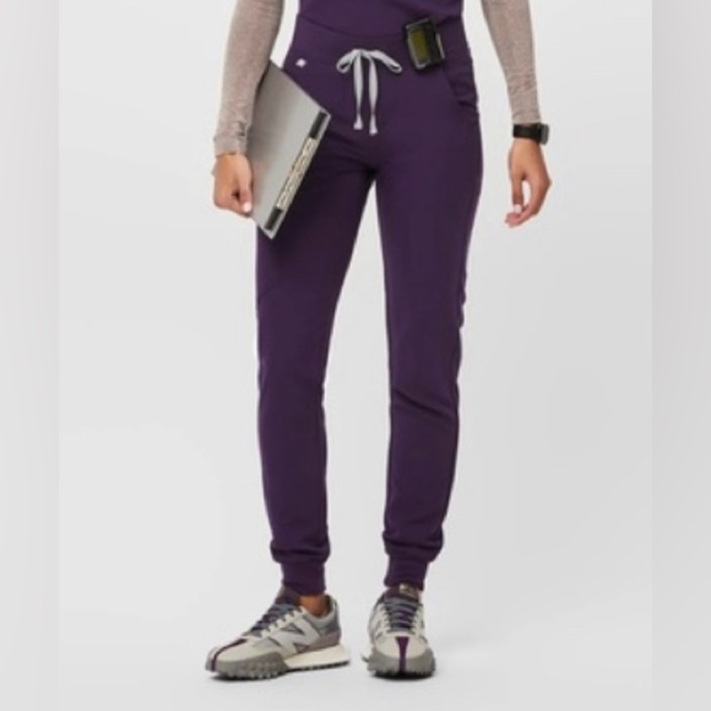 FIGS Mid-rise PETITE classic jogger purple jam